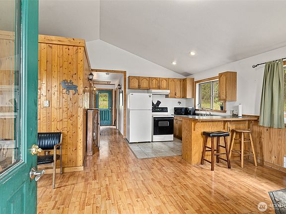 3rd image of 630 Hidden Springs Road