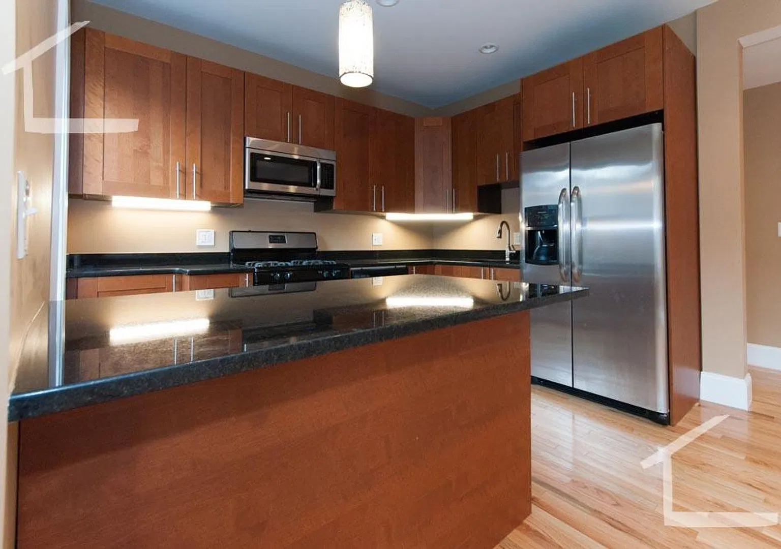 Recently Renovated Unit in Brighton. Central AC, In-Unit Washer and Dryer — Photo 1
