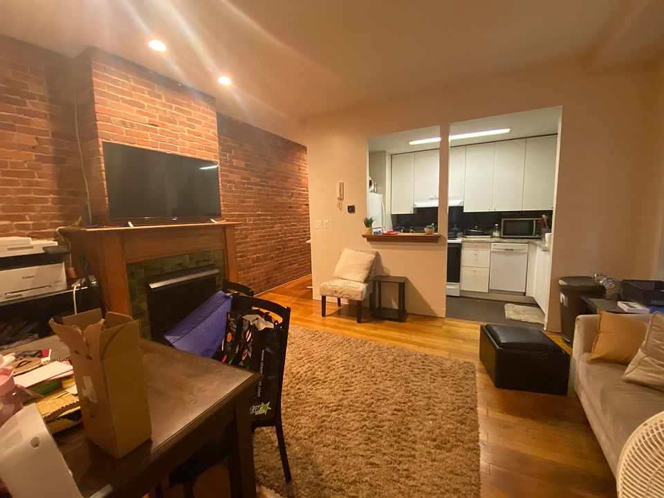 2nd image of 109 Gainsborough St #106