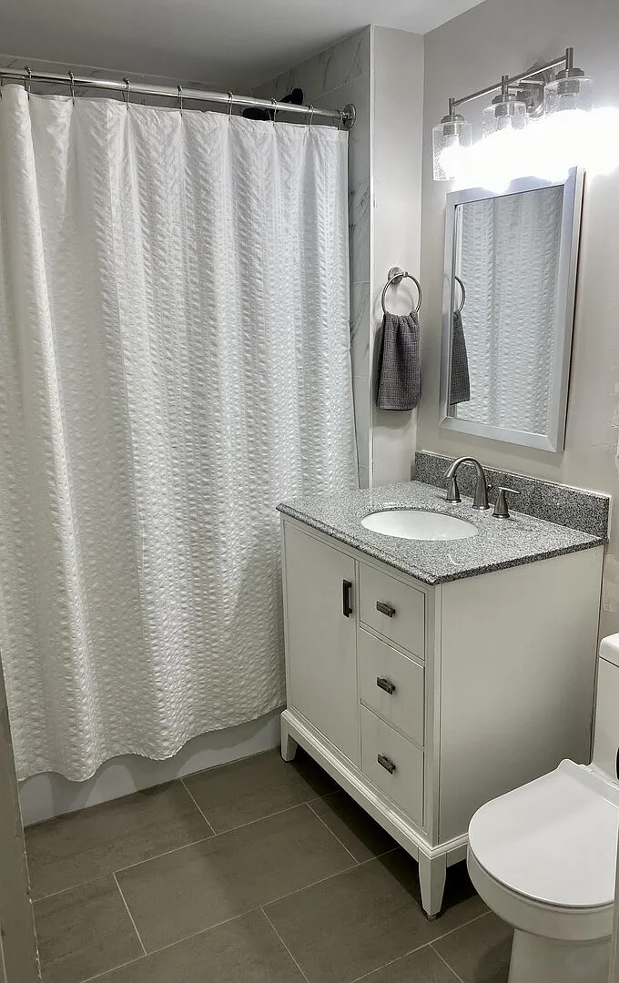 2BR APT in Lincoln Park Chicago — Photo 3