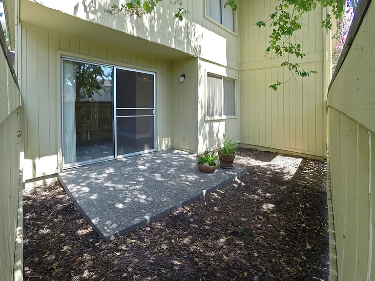 Sheila Garden — Photo 36