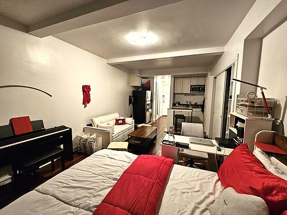 4th image of 320 E 42nd St APT 1312