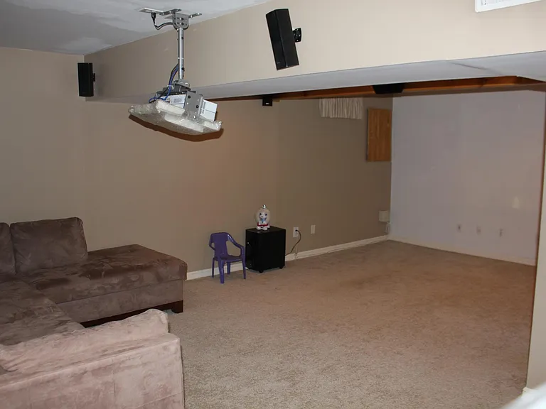 52 Maureen Way — Photo 10