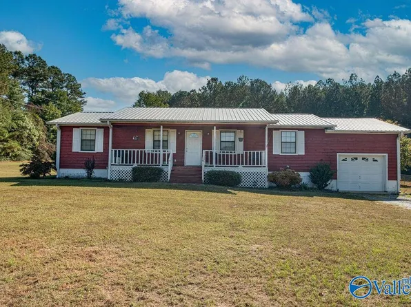 327 Hough Rd, Laceys Spring, AL 35754