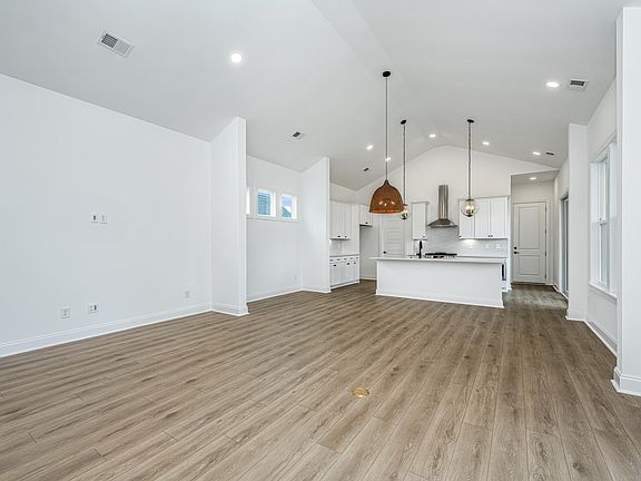 5th image of 410 Alto Ln