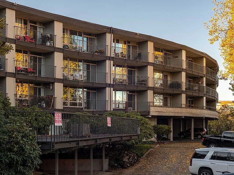 Four Seasons - 1 Bedroom Units available with amazing views by the water. Parking spots available! — Photo 17