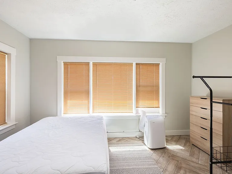 Shared And Private Rooms - Man Cave In Rexburg — Photo 19
