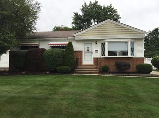 1560 Chelmsford Rd, Mayfield Heights, OH 44124