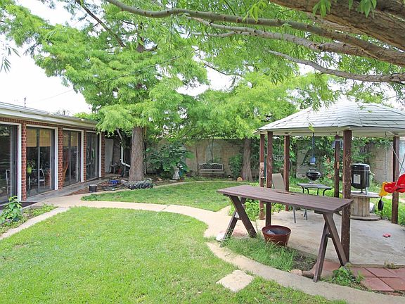 5th image of 1621 E 51st St