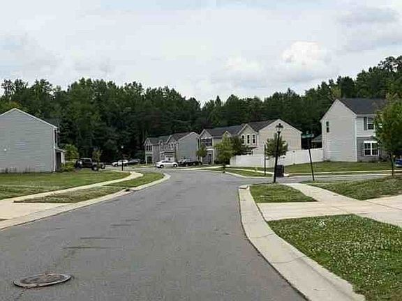 Exterior Neighborhood (street photo)