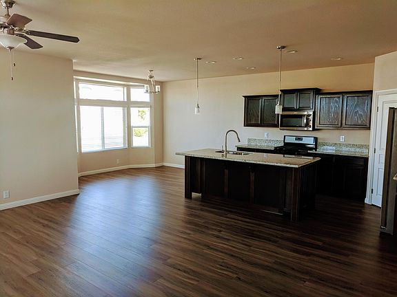 Kitchen & Dining Area