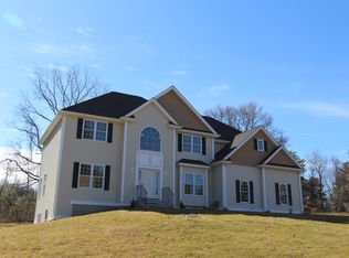 8 Applegate Rd, Medway, MA 02053