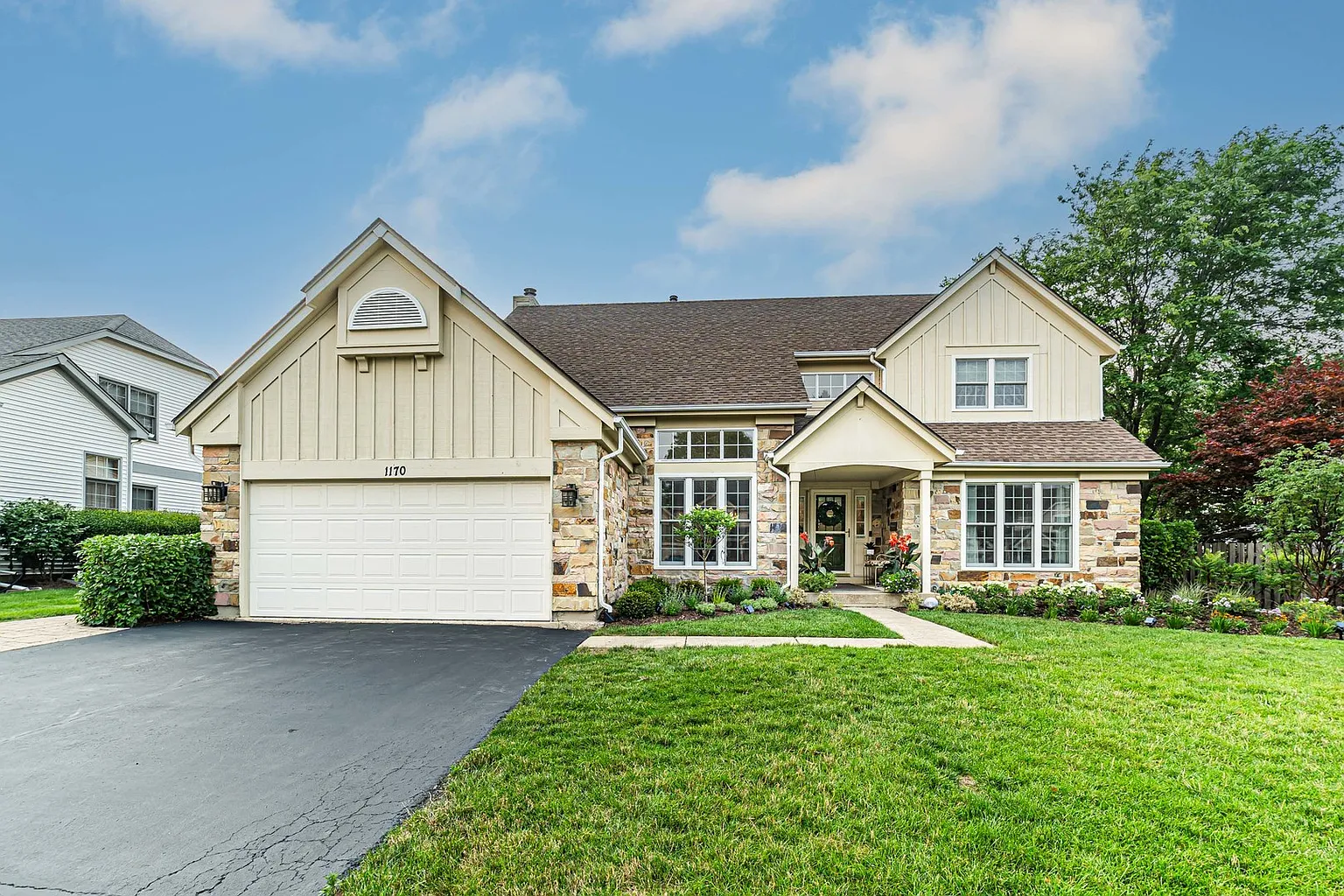 1170 Stratford Ln photo 1