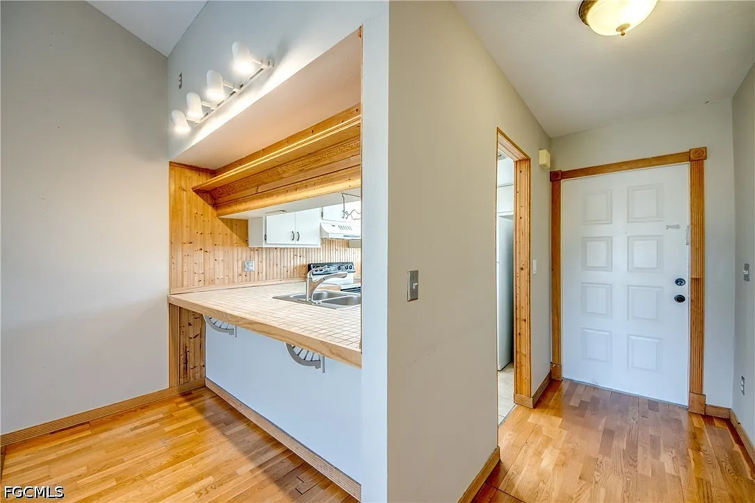 2 bed, 1.0 bath, 818 sqft, $1,200 — Photo 4