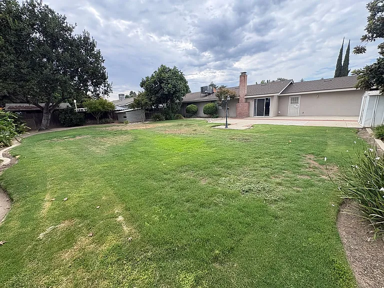 2232 E Paradise Ave — Photo 32