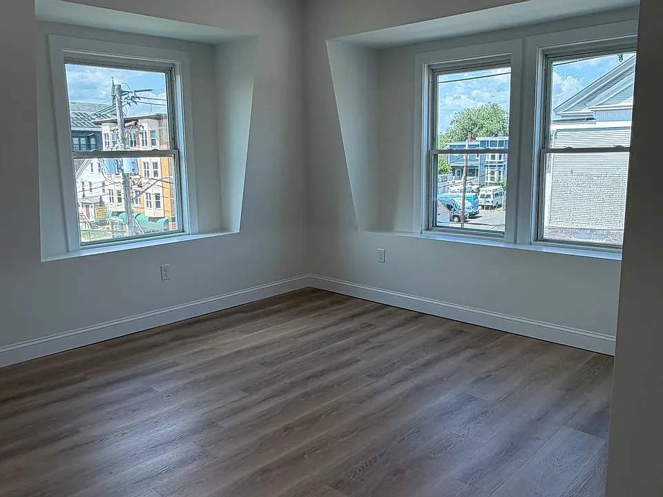 136 Winter St #8