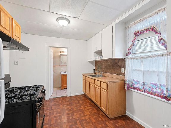 3rd image of 212 Edwards Place