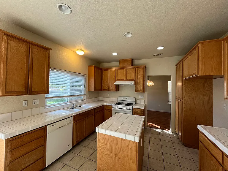 3598 Iron Canyon Cir — Photo 8