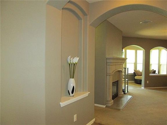 3rd image of 616 Montgomery Dr