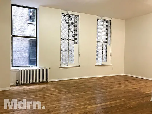 Rented by Mdrn Residential | media 13