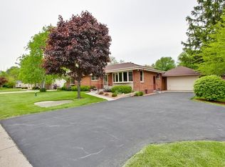 610 E Nerge Rd, Roselle, IL 60172