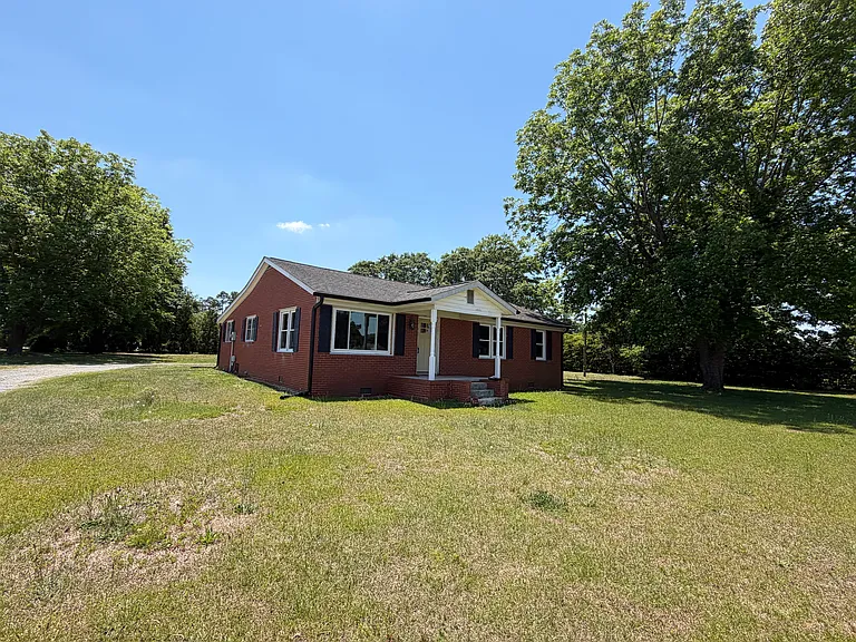 1638 Evans Rd — Photo 2