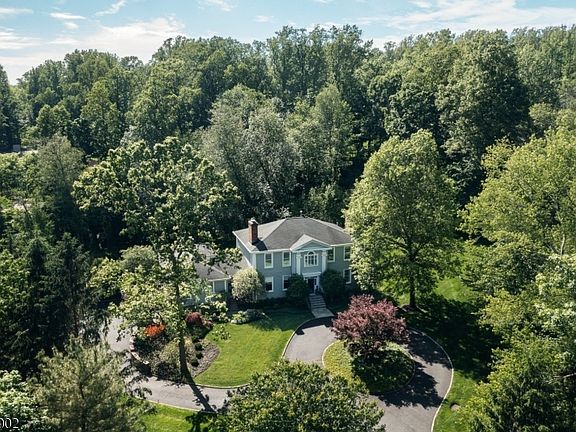 2nd image of 77 Pleasantville Rd
