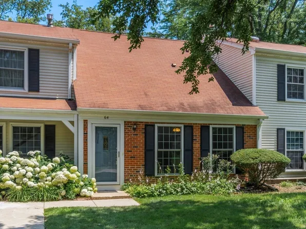 64 Wildwood Trl, Cary, IL 60013