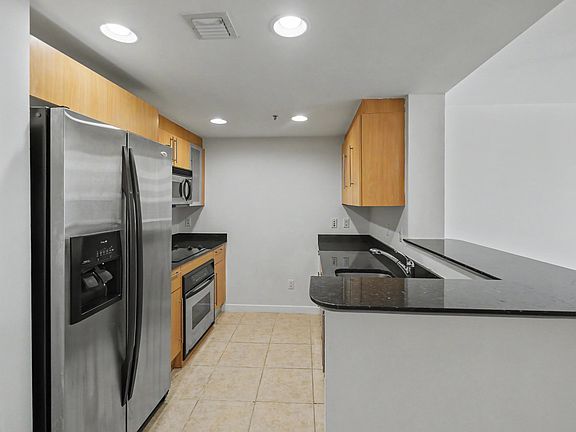 4th image of 335 S Biscayne Boulevard #1002