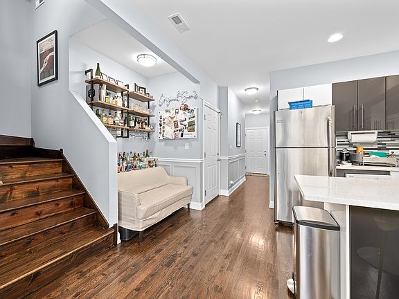 4th image of 3648 W George St