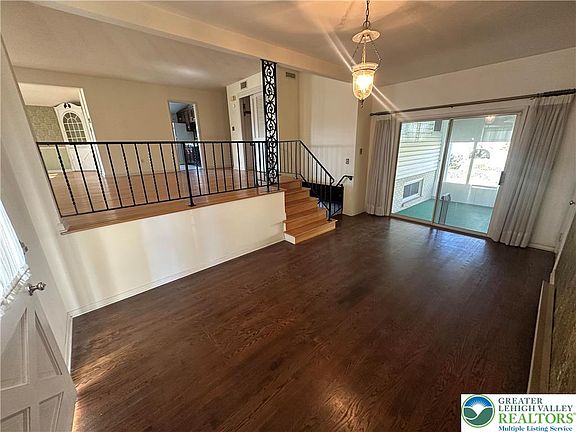 3rd image of 4485 Redwood Ln