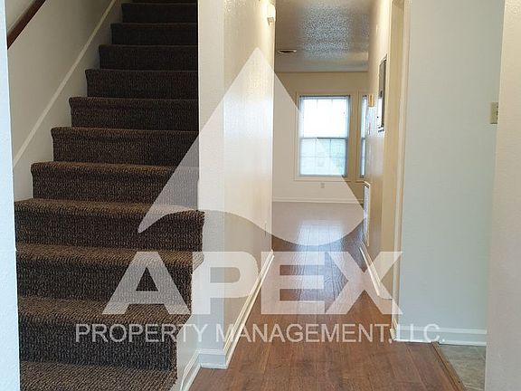 2nd image of 205 Telford St Unit E