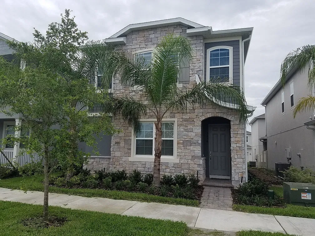 Gorgeous 3-Bedroom, 2.5-Bathroom Home w/Study or 4th Bedroom in Winter Garden — Photo 1