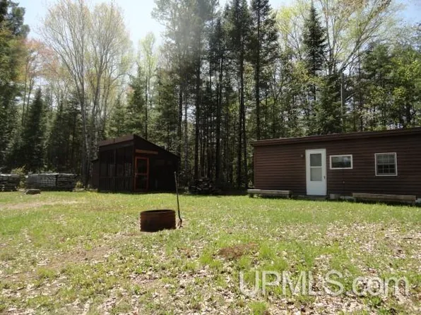 E6646 Doe Lake Rd, Munising, MI 49862