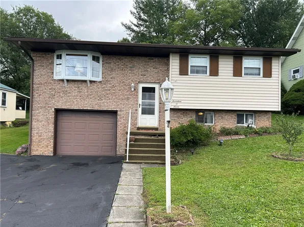 1707 2nd St, Connellsville, PA 15425