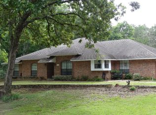 729 Range Rd, Palestine, TX 75801