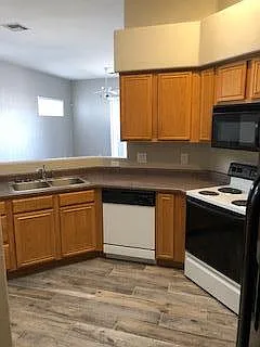 3 bed, 1380 sqft, $1,900 — Photo 3