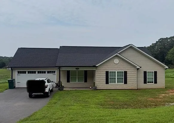 3 bed, 2.0 bath, $2,200 — Photo 1