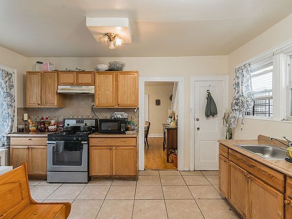 5th image of 11801 190th St