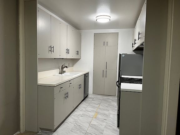 4th image of 6 Forest Ln