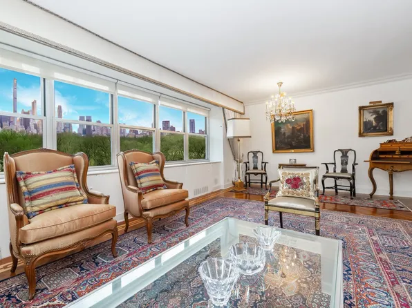 900 Fifth Avenue image 1 of 9