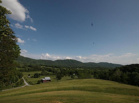 3rd image of 1269 Rainbow Ln