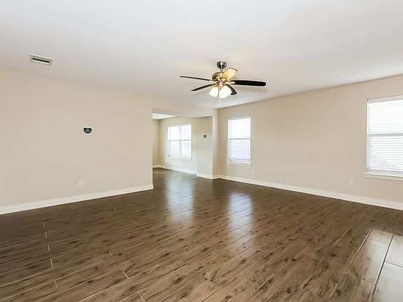 5th image of 109 Heritage Dr