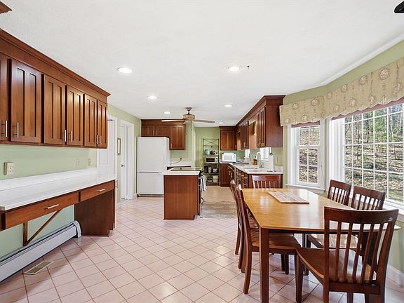 4th image of 90 Blue Ridge Rd