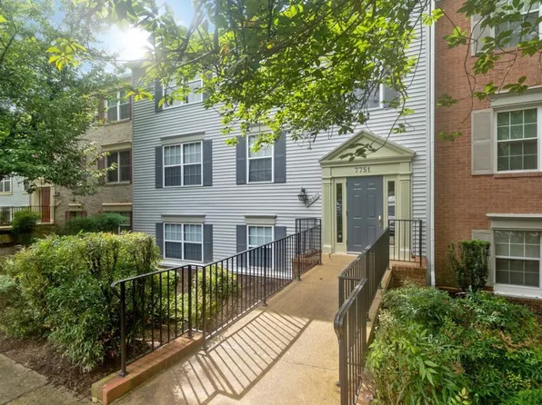 7751 New Providence Dr APT 75, Falls Church, VA 22042