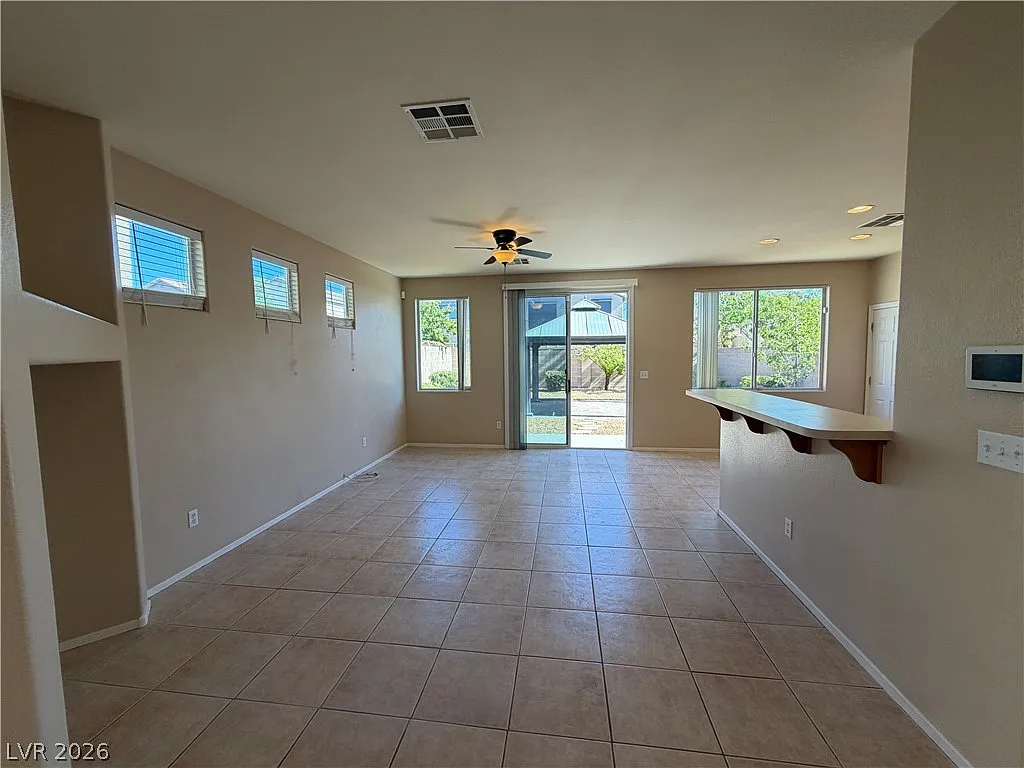 3 bed, 3.0 bath, 1882 sqft, $1,995 — Photo 4