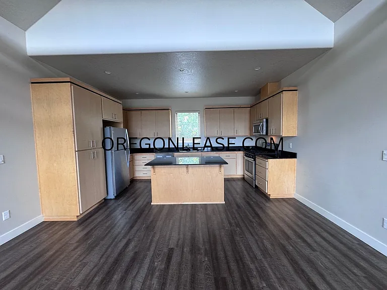 985 Lorella Ave — Photo 7