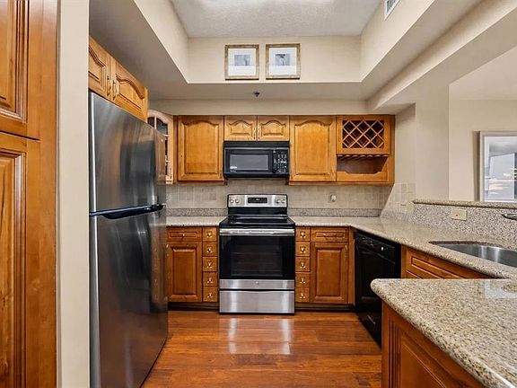 5th image of 795 Hammond Dr APT 2407