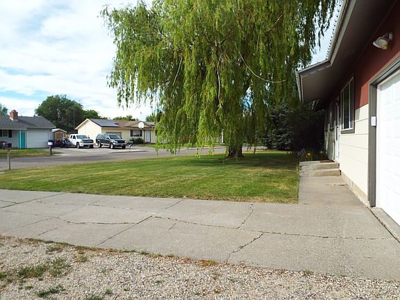 5th image of 300 N Blossom Dr