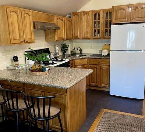 2nd image of 128 College Ave